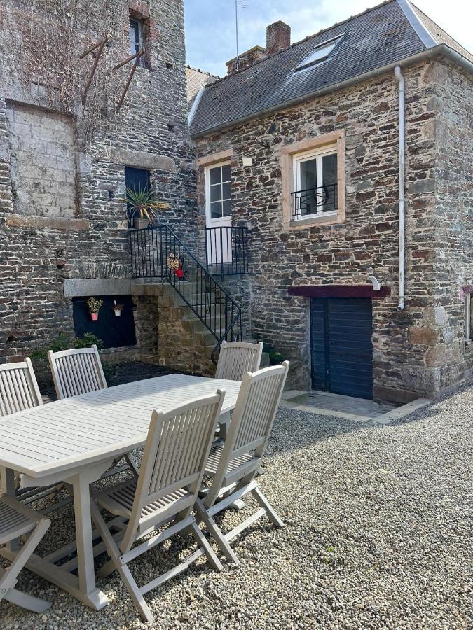Domaine De La Ville Cherel, Maison En Pierre Pontorson Exteriör bild